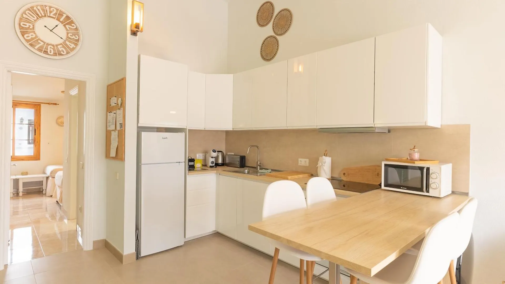 Beautiful 4 Bedroom House With Phenomenal Golf And Mountain Views San Miguel de Abona Hotel apartamentowy
