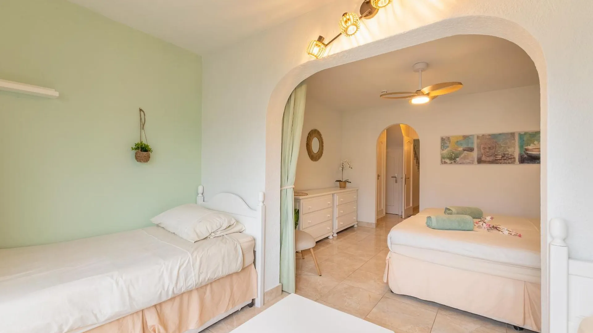 Beautiful 4 Bedroom House With Phenomenal Golf And Mountain Views San Miguel de Abona 0*,